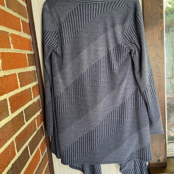 Womens Annabelle sweater size small - Picture 2 of 3